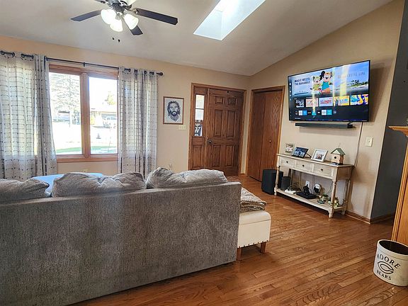 4th image of 8 John F Kennedy Rd