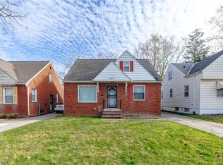 5353 Thomas St, Maple Heights, OH 44137