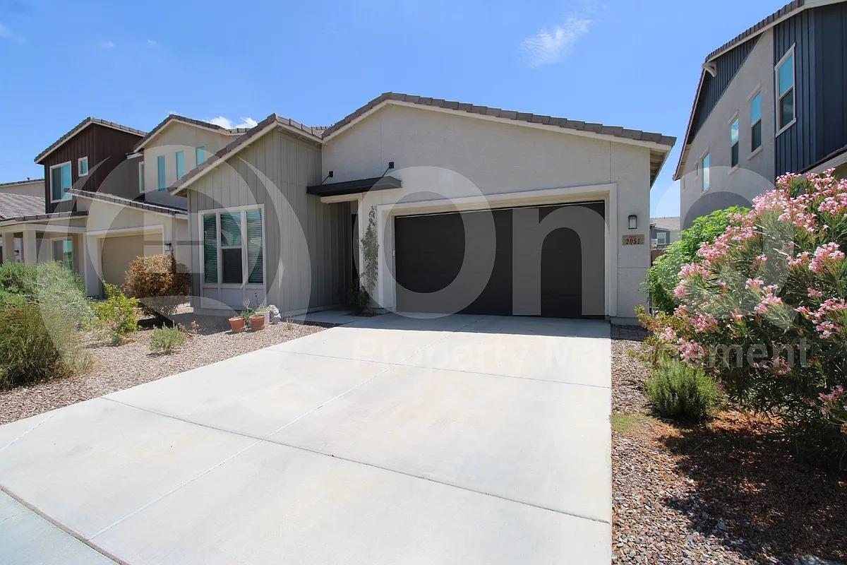 3 bed, 2.5 bath, 1979 sqft, $2,750 — Photo 2