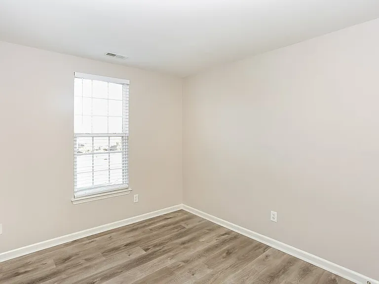 14219 Riding Hill Ave — Photo 13