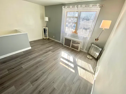 Sold by Winzone Realty Inc | media 7