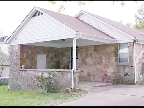 2nd image of 616 Saint John Ave
