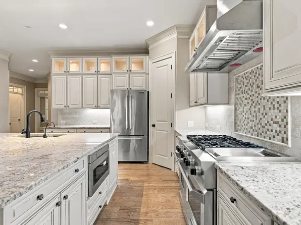 3813 Cottage Rose Ln, Raleigh, NC 27612