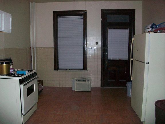 4th image of 4435 Athlone Ave