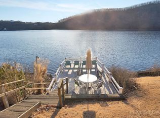 32 Waterview Dr, Danbury, CT 06811