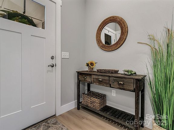 5th image of 250 Leyland Cir