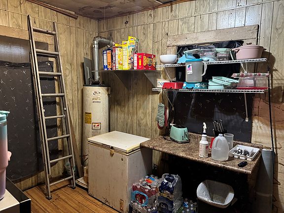 5th image of 605 Collier St