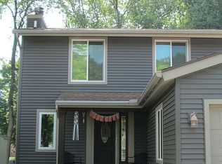 2815 Aurora Dr, Lansing, MI 48910