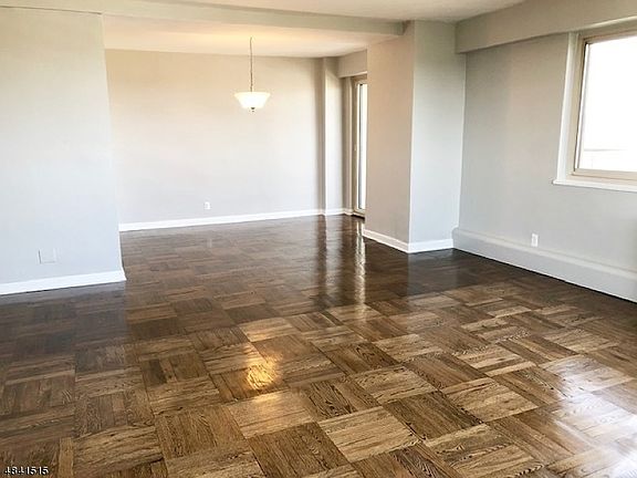 5th image of 377 S Harrison St APT 14E