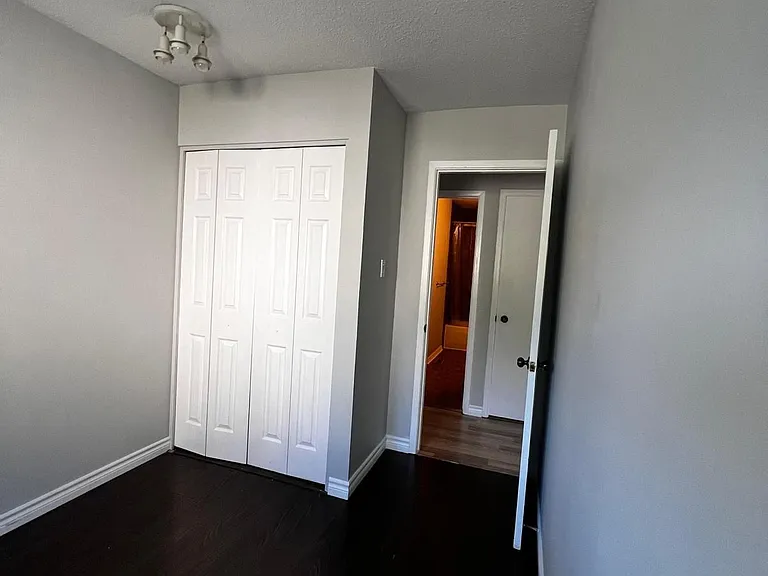 17 Renny Cres #BASEMENT — Photo 16