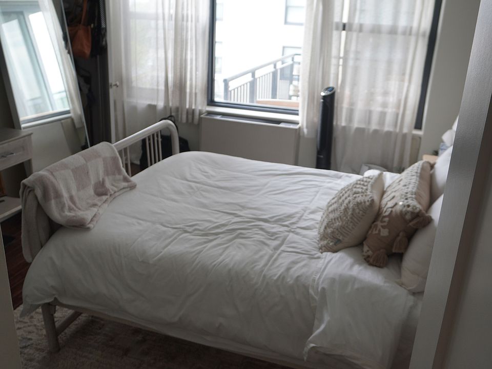 1st image of 3440 N Lake Shore Dr APT 10C