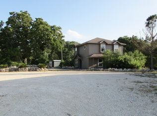 920 Resort Ln, Seguin, TX 78155