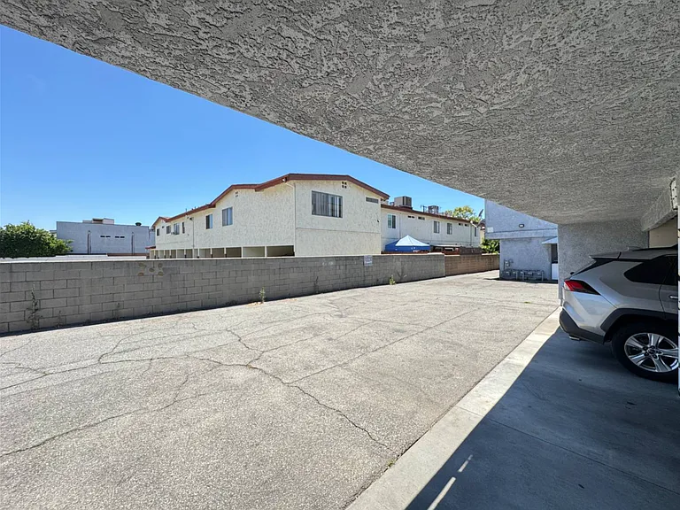 730 S Chapel Ave — Photo 1
