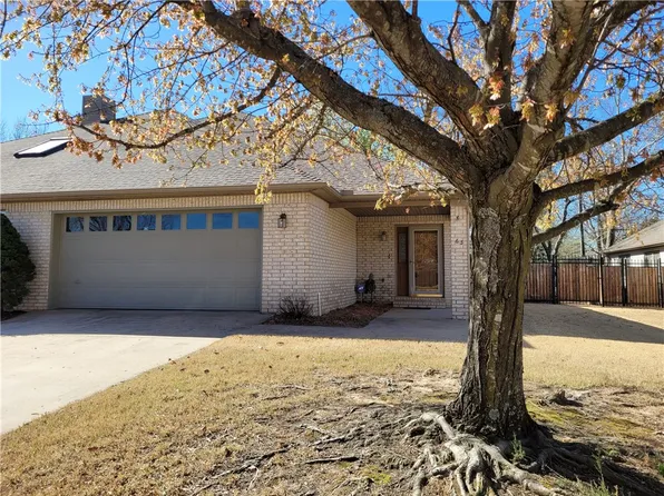63 E Cydnee St, Fayetteville, AR 72703