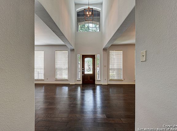 3rd image of 526 Lorimor Ct