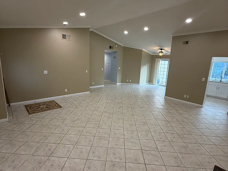 1427 Marigold St — Photo 8