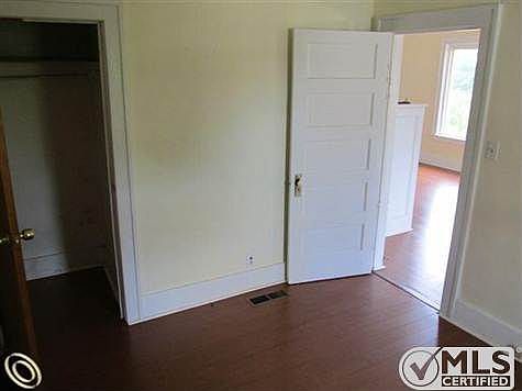 261-875502 332 bed - Copy.JPG