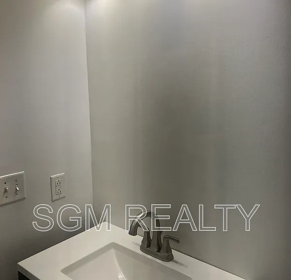 1711 Ambrose Terrace Dr — Photo 24