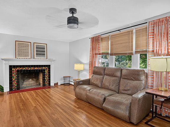 4th image of 23 Laurel Dr