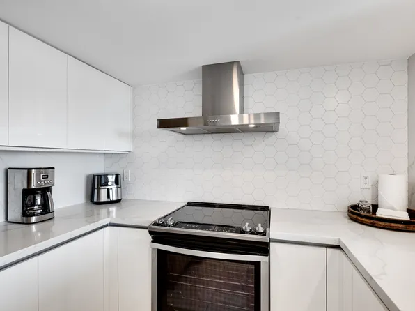 3000 Coral Way, Miami, FL