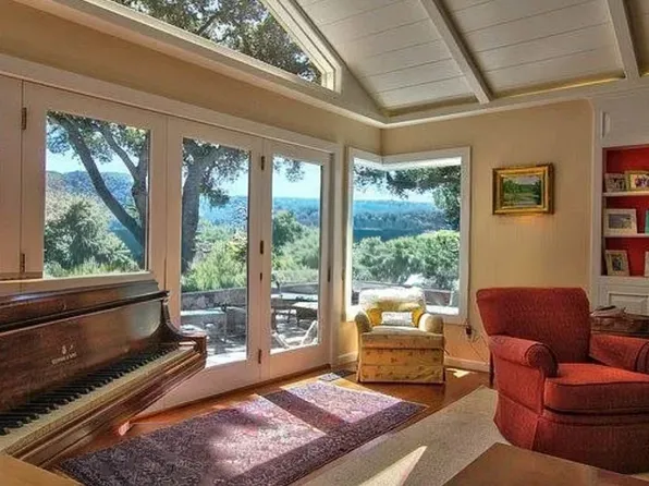 8 Scarlett Rd, Carmel Valley, CA 93924