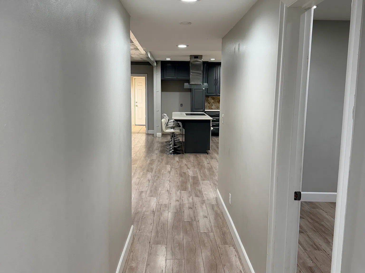 3 bed, 1699 sqft, $4,200 — Photo 4