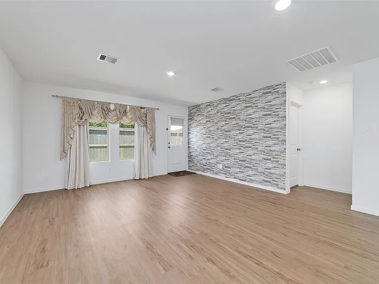 17935 Becker Landing Dr — Photo 15