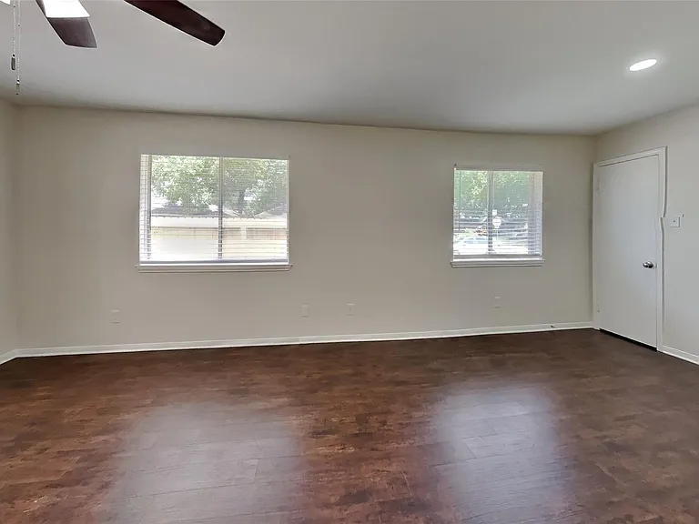 2631 Sherwood Hollow Ln — Photo 6