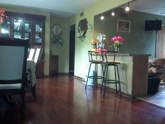 5th image of 310 S Dwight Ave