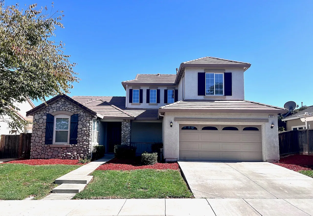 6 bed, 3150 sqft, $4,000 — Photo 2