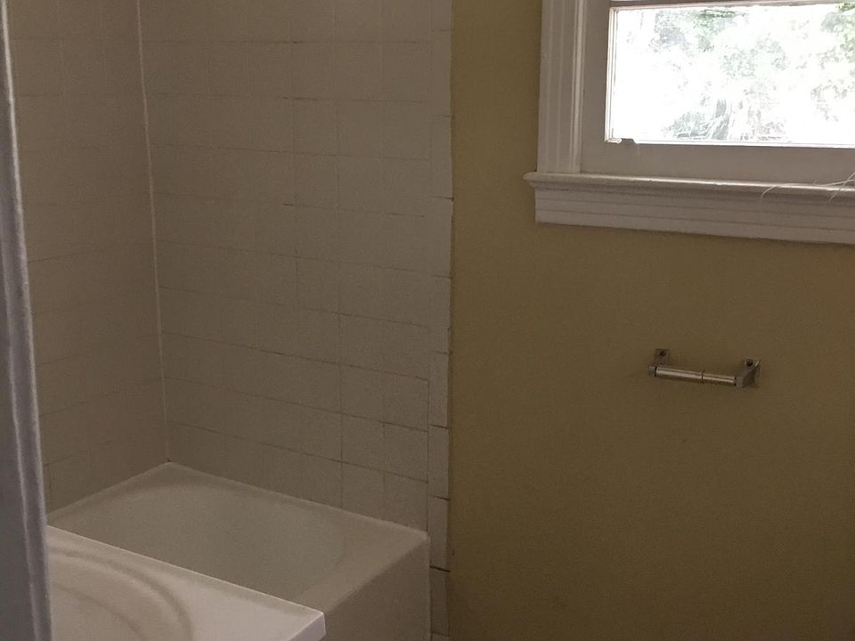 1st image of 3543 Gladys St