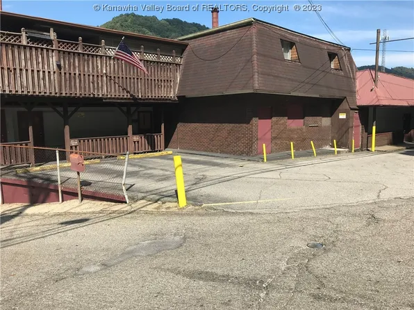 1328 Fayette Pike W, Montgomery, WV 25136