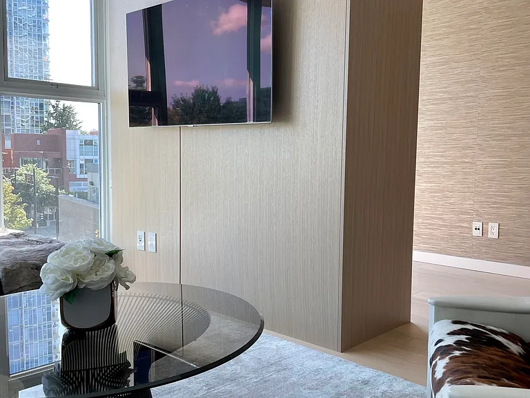 1009 Expo Blvd — Photo 4