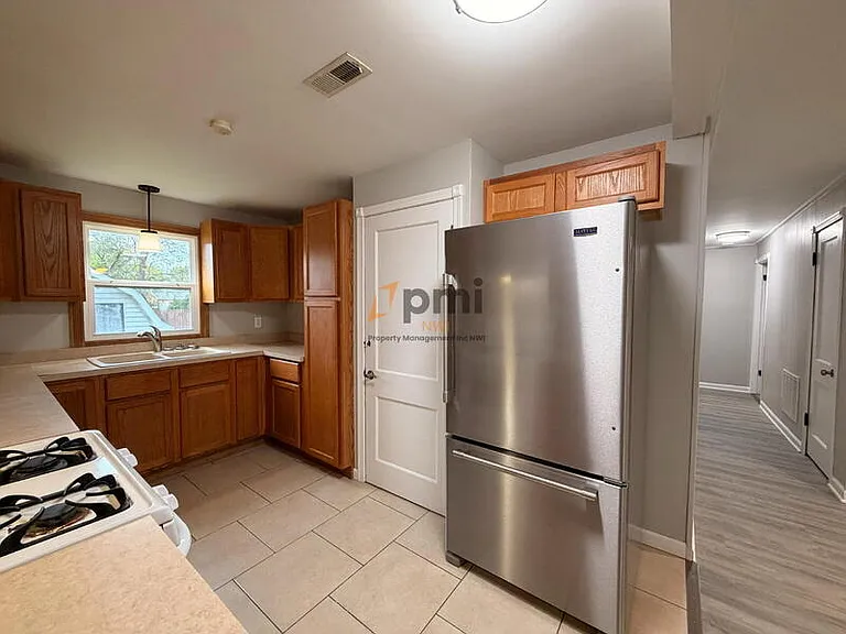 99-105 McAlpin St #105 MCALPIN ST — Photo 5