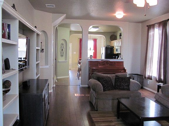 4th image of 2445 Medina Dr
