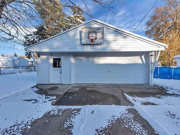5th image of 23838 Wilmot Ave