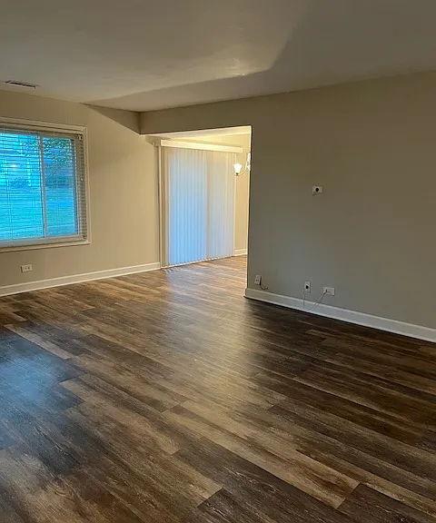 1102 Eisenhower Ct — Photo 1