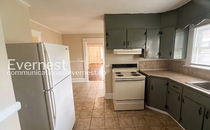 1119 Graymont Ave W — Photo 2