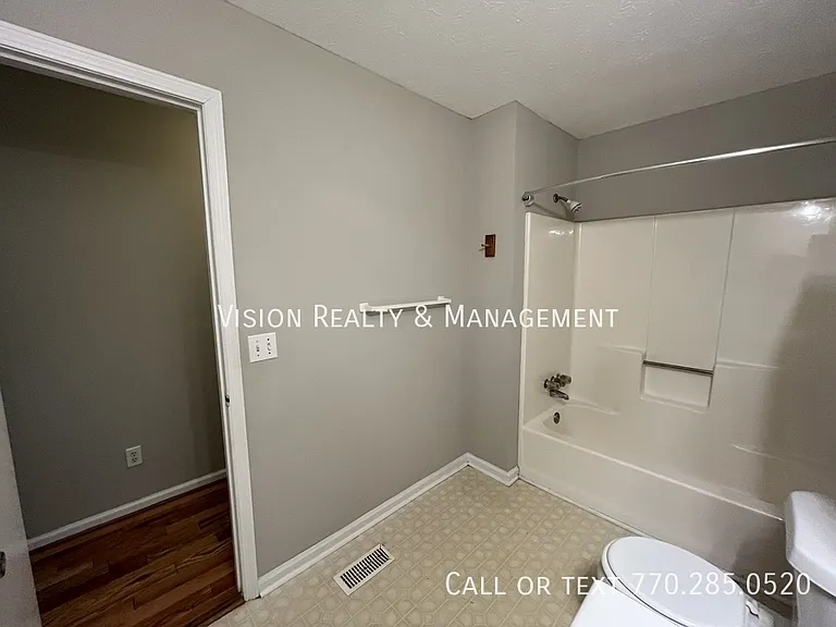 106 Barton Ln — Photo 9