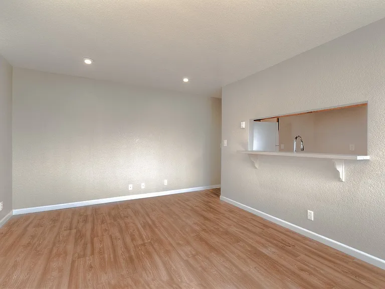 Genesis Apartments — Photo 6