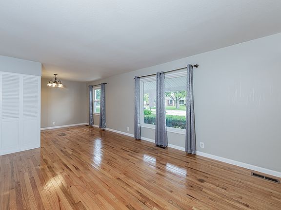 3rd image of 2525 Cheshire Dr