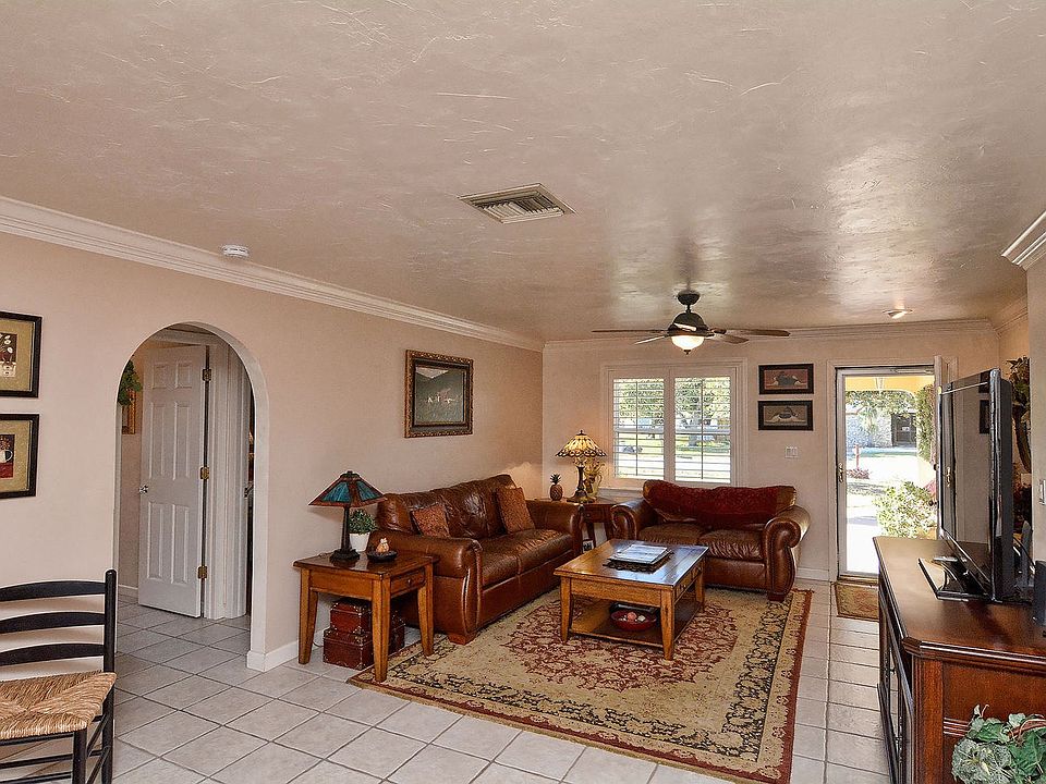 1st image of 830 Hydrangea Dr