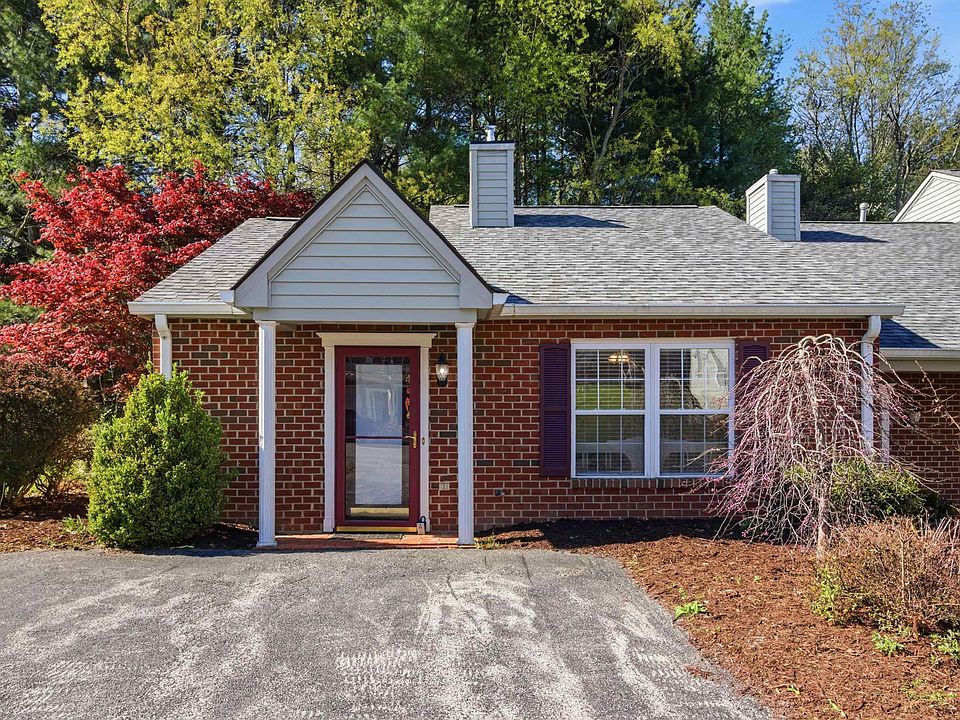 1st image of 450 Silver Leaf Dr