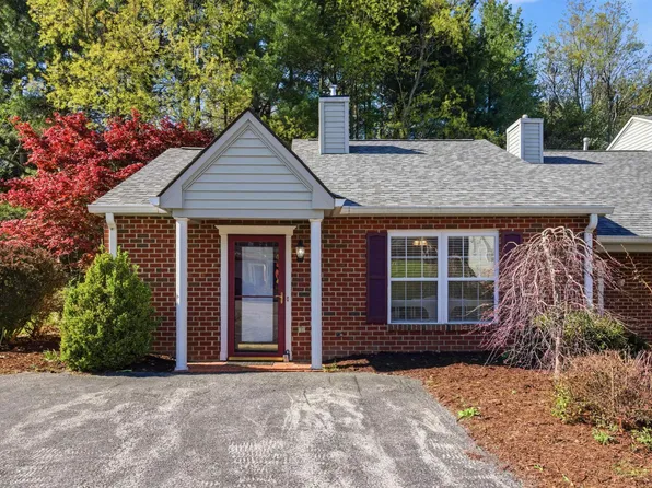 450 Silver Leaf Dr, Christiansburg, VA 24073