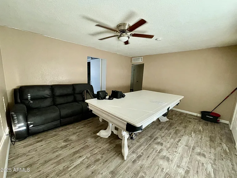 1100 N Brown Ave — Photo 27
