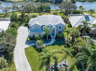877 Hillcrest Dr, Nokomis, FL 34275