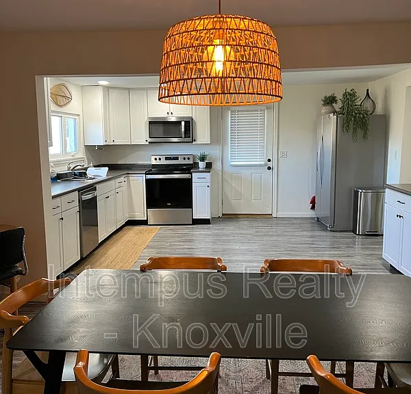 1104 E Hendron Chapel Rd — Photo 6
