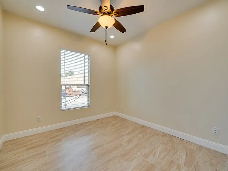 8408 W Larry Ln — Photo 7
