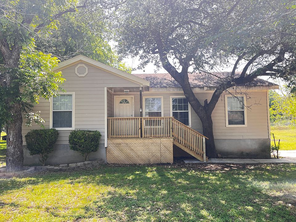 1st image of 1904 Pecan St