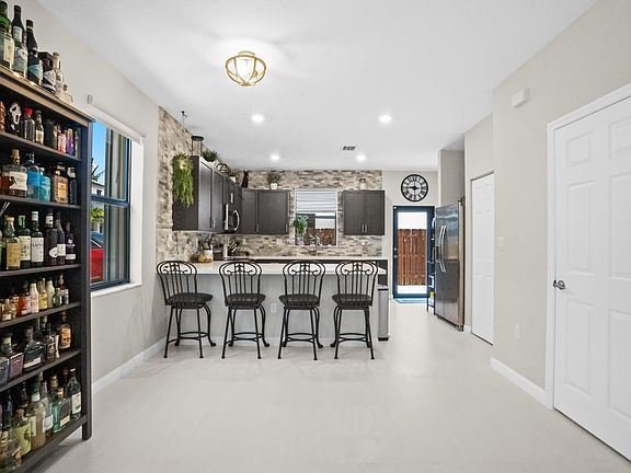 4th image of 516 SW 19 Way #516